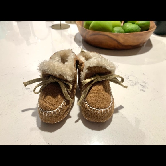 Baby Winter Booties - Picture 1 of 4